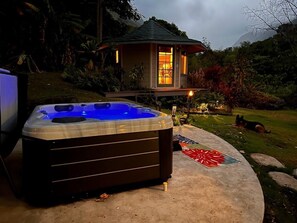 Classic Cabin, Hot Tub | Tab spa persendirian