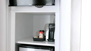 Refrigerador y cafetera y tetera