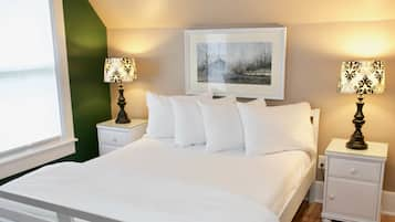 Room, Private Bathroom (Queen Guest Room) | Desk, soundproofing, iron/ironing board, free WiFi