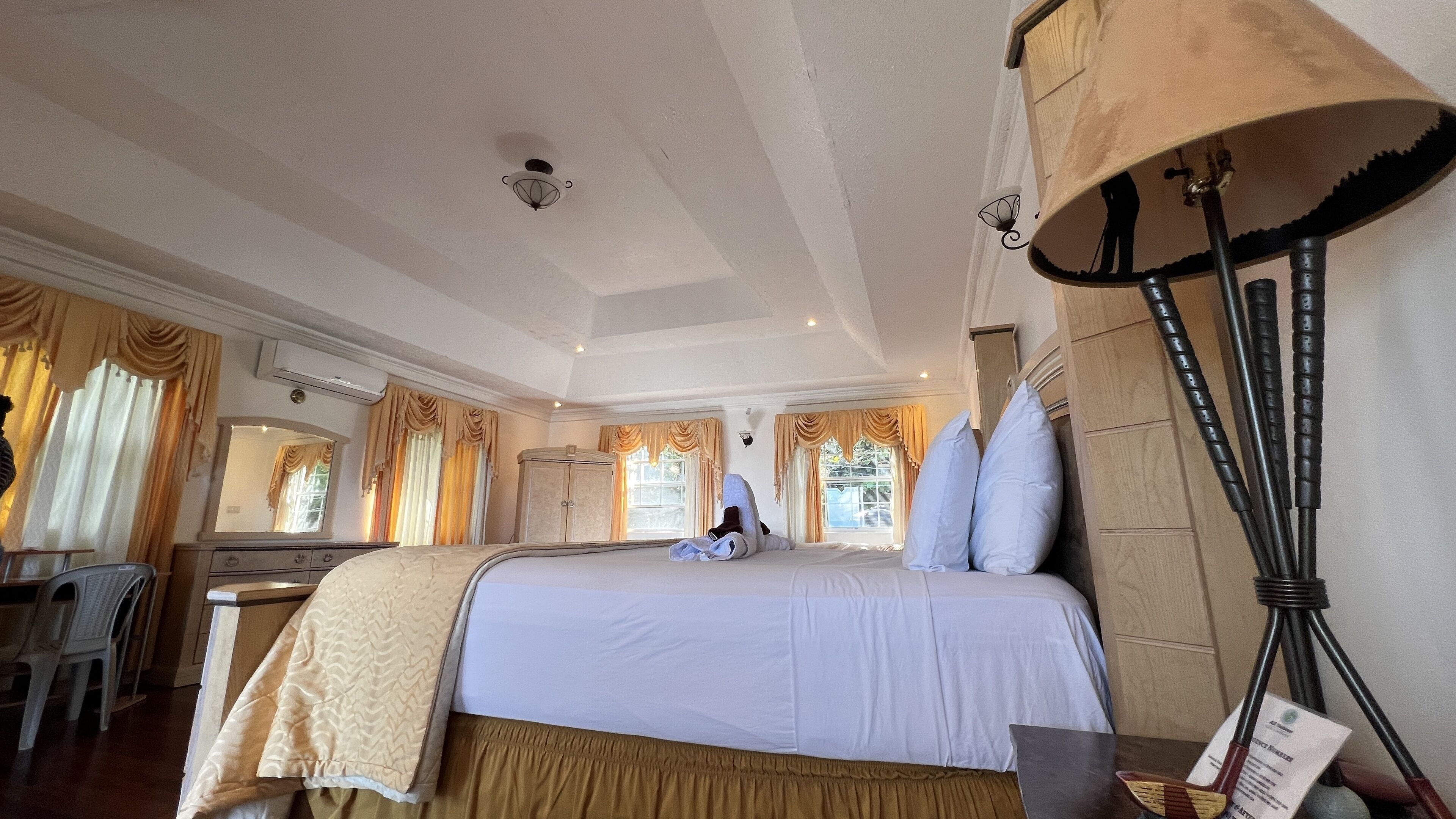 1 Schlafzimmer, hochwertige Bettwaren, Daunenbettdecken