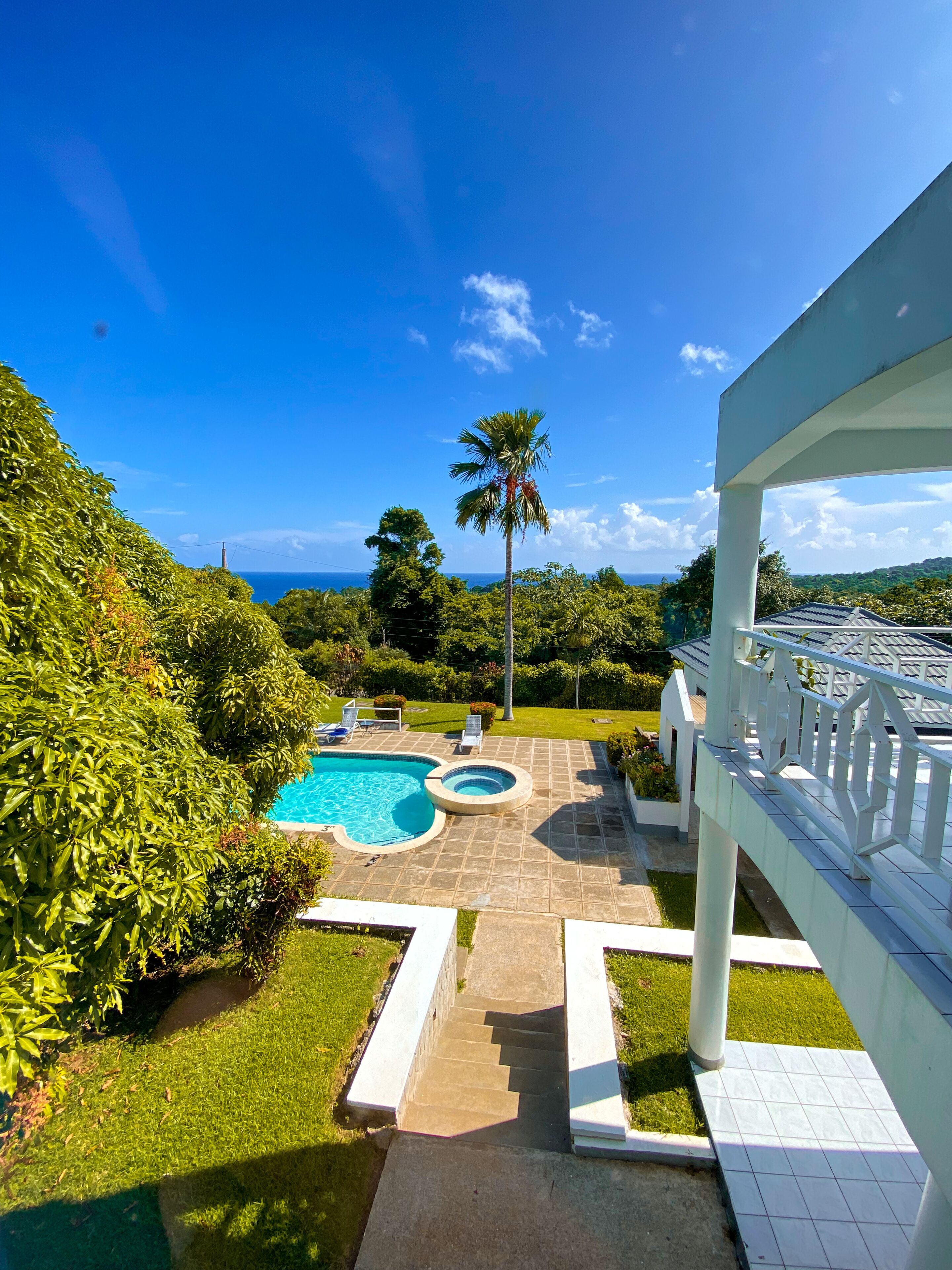 Habitación panorámica, 1 cama de matrimonio grande, acceso a la piscina, vistas al mar | Vistas desde la habitación