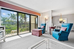 Condo, 2 Bedrooms