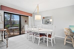 Condo, 2 Bedrooms | Dining