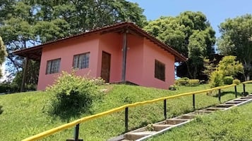 Frigobar, quartos à prova de som, Wi-Fi de cortesia, roupa de cama