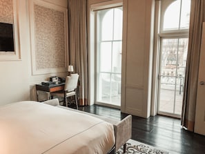 套房 (Whitney Suite) | 義大利 Frette 床單、高級寢具、羽絨被、舒適加層