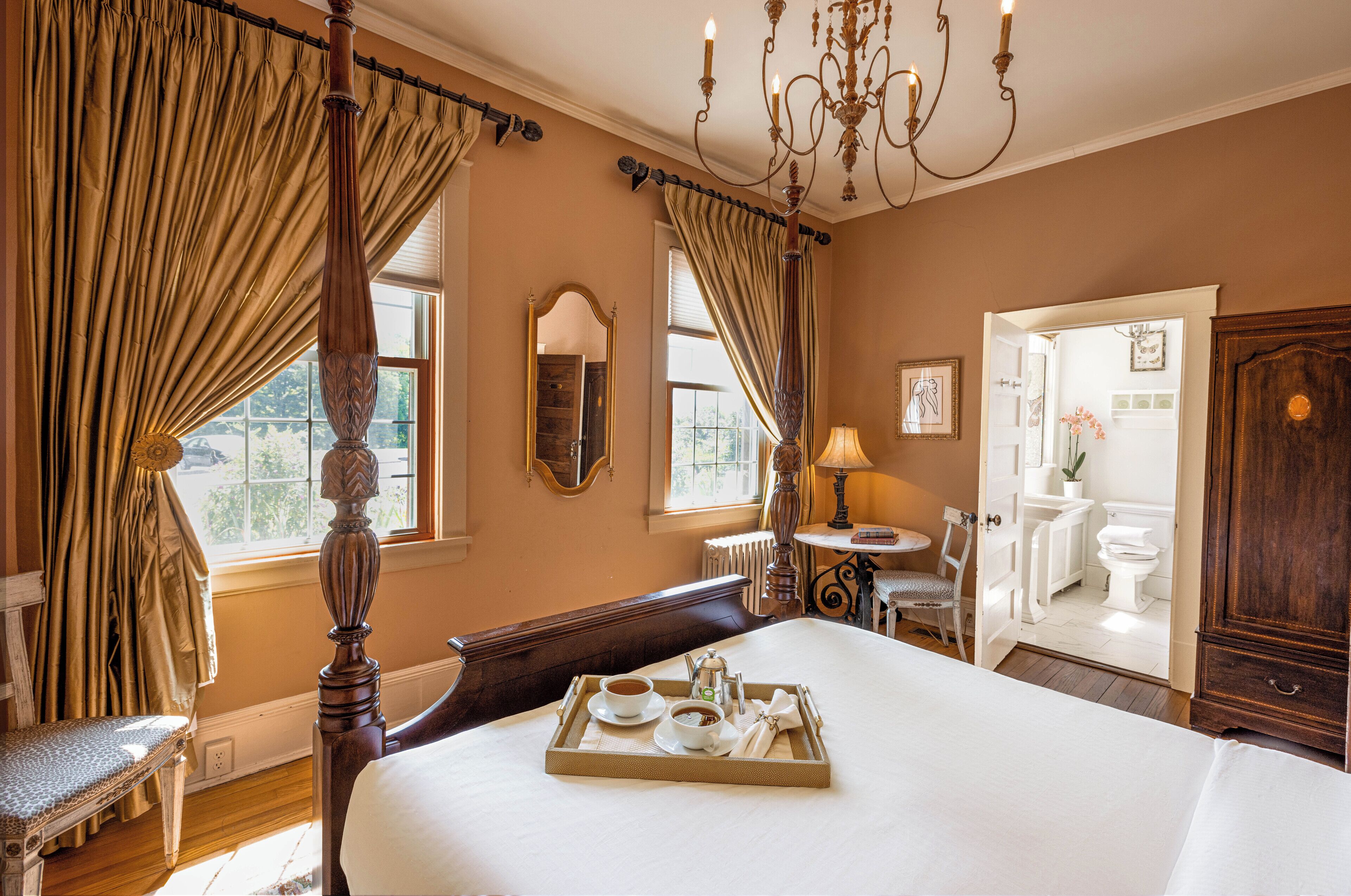 Room, Private Bathroom (Montejurra Suite) | Hypo-allergenic bedding, individually decorated, individually furnished