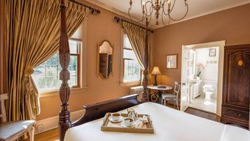 Room, Private Bathroom (Montejurra Suite) | Hypo-allergenic bedding, individually decorated, individually furnished