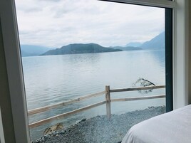 Family Cabin | Premium bedding, blackout drapes, soundproofing, free wired internet