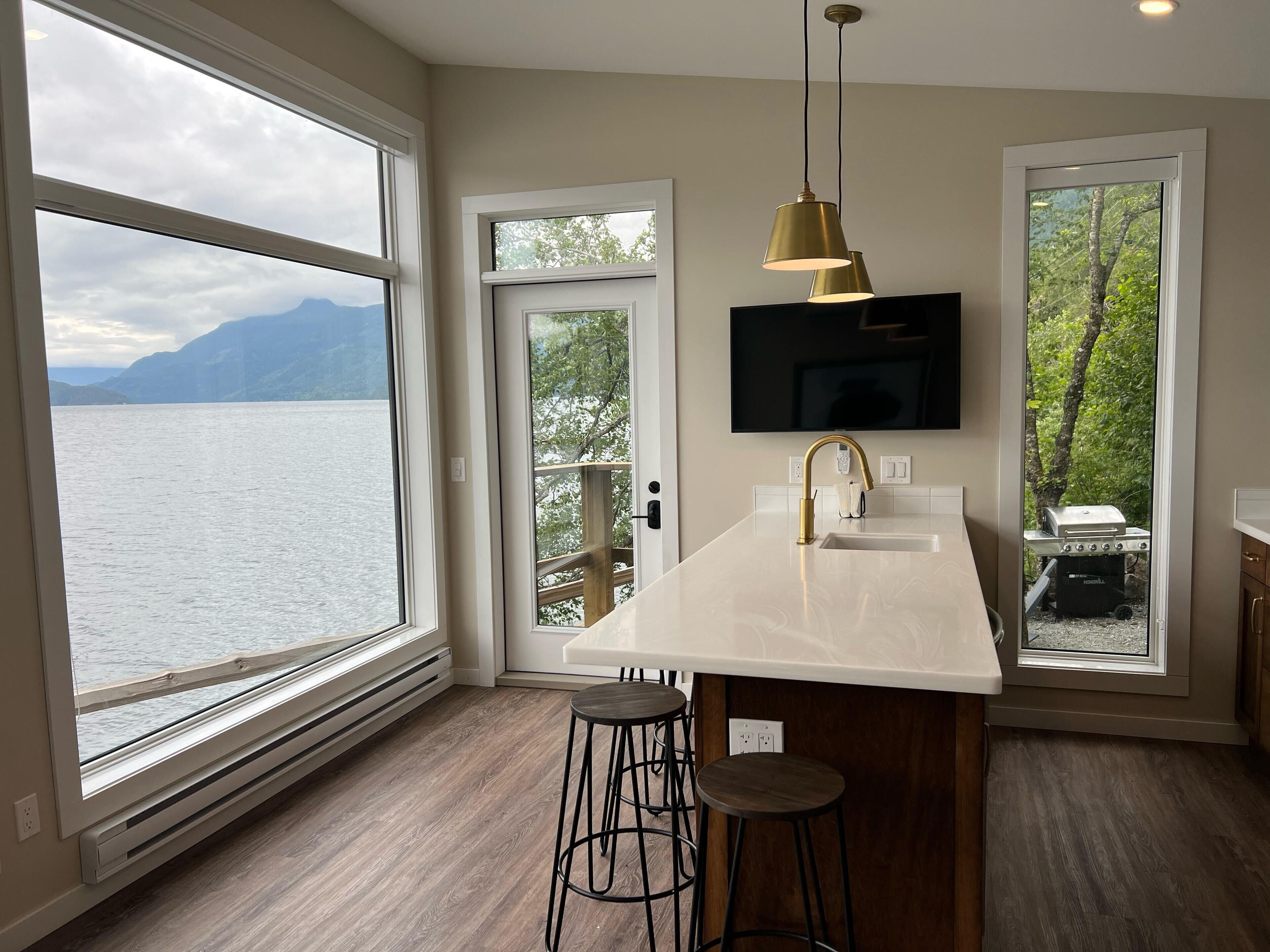 Family Cabin | Private kitchen | Microwave, coffee/tea maker, electric kettle, toaster