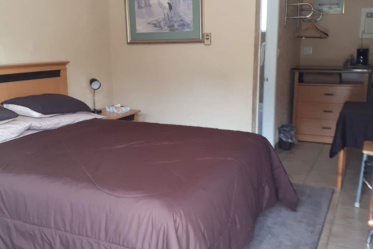 Chambre Simple, 1 grand lit | Bureau, Wi-Fi gratuit, draps fournis