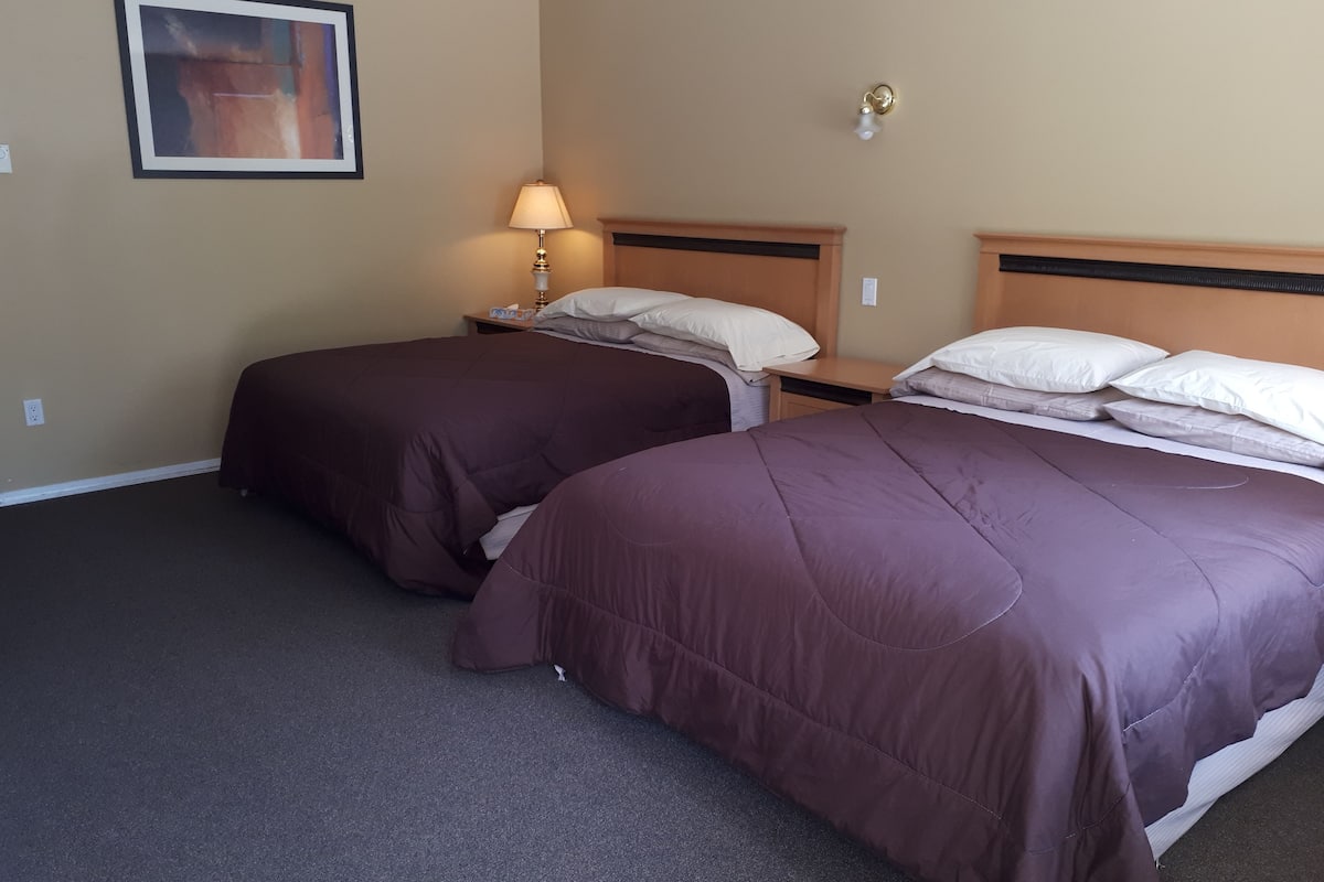Chambre Standard avec lits jumeaux, 2 grands lits | Bureau, Wi-Fi gratuit, draps fournis