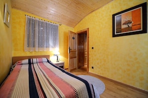 4 bedrooms, bed sheets