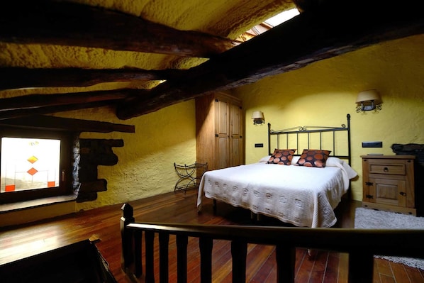 4 bedrooms, bed sheets