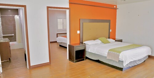 Norwalk Inn & Suites