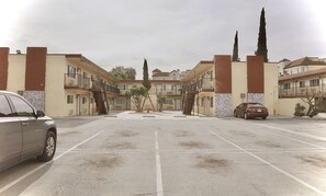 Front of property - Norwalk Inn & Suites (Norwalk)