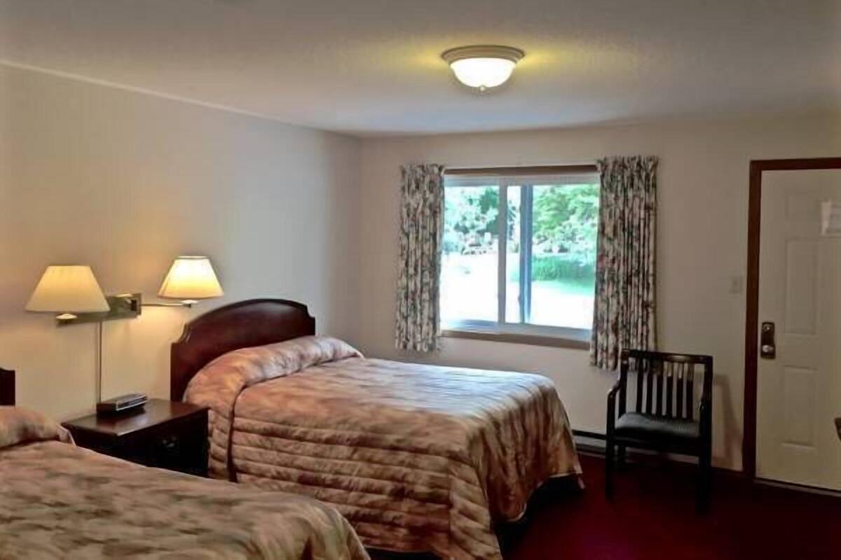 スーペリア ルーム ダブルベッド 2 台 ガーデンビュー