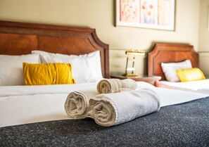 Family Room, 1 Bedroom | Premium bedding, desk, free WiFi, bed sheets - Hotel Casa Zañartu  (Santiago)