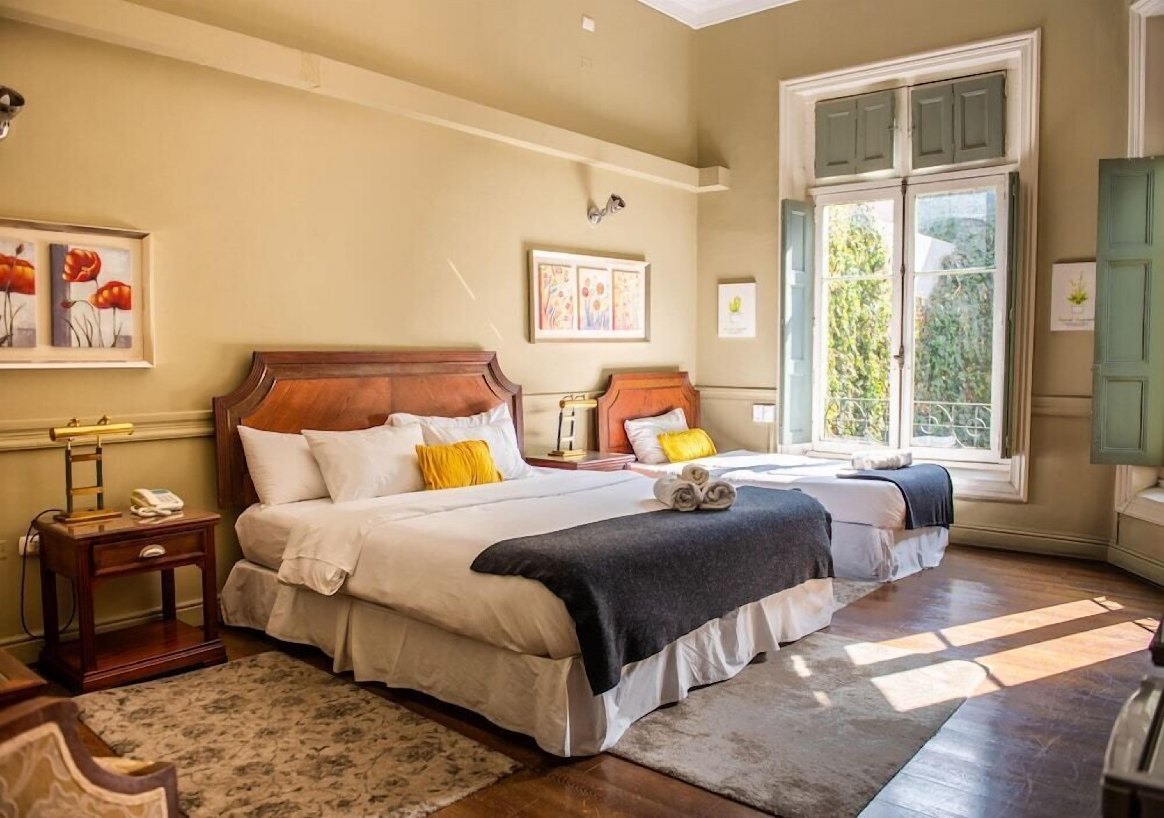 Ropa de cama de alta calidad, escritorio, wifi gratis y ropa de cama 