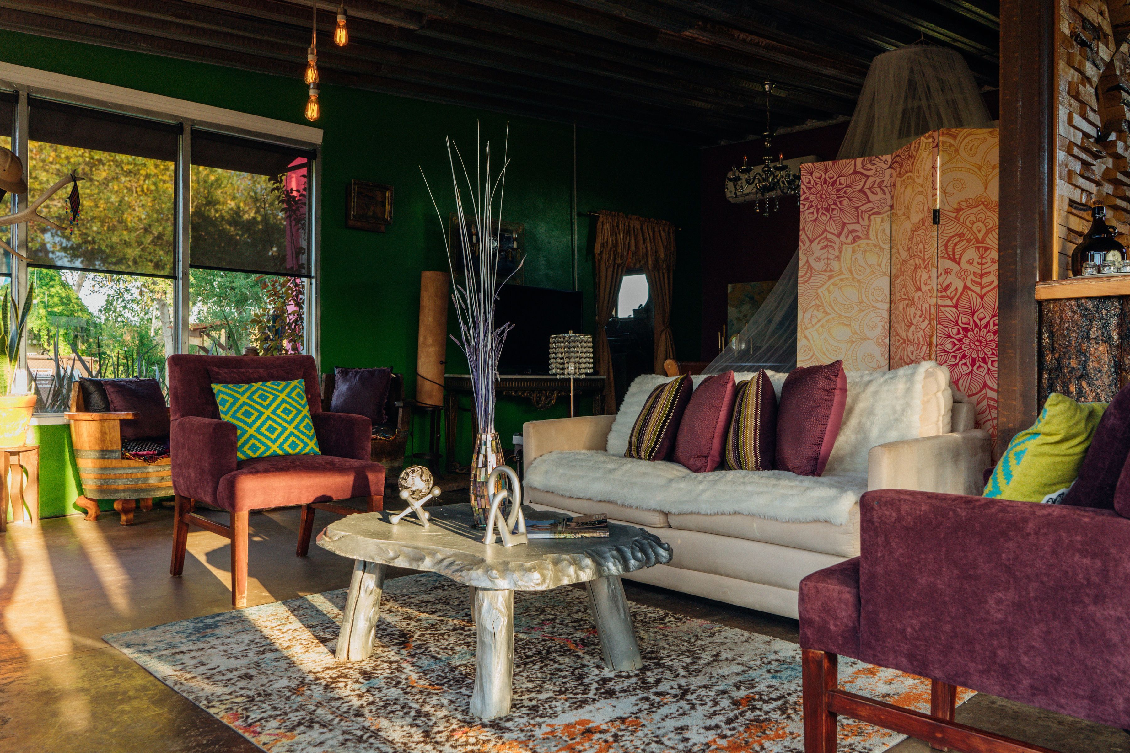 开间, 1 张特大床 | 客厅