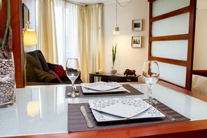 Superior Triple Room | Living area | Flat-screen TV - Plaza Town Santiago (Santiago)