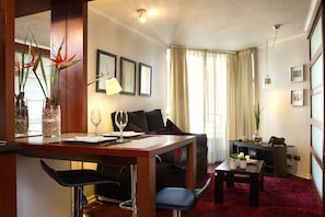 Superior Triple Room | Living area | Flat-screen TV - Plaza Town Santiago (Santiago)