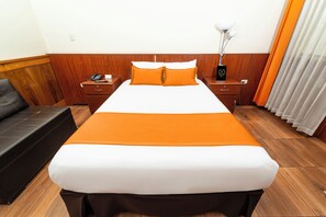 In-room safe, desk, soundproofing, free WiFi - Hotel El Turista (Arequipa)