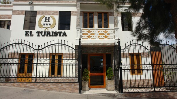 A two-story building with a sign reading "EL TURISTA" and a wrought iron gate. - Hotel El Turista (Arequipa)