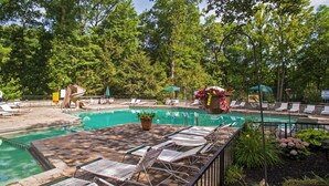 Pool - 1 Bedroom, Sleeps 4, Minutes To Downtown Gatlinburg, Pool Table (Gatlinburg)