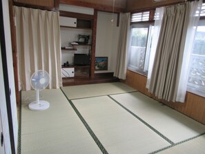 Private Vacation Home | Free WiFi