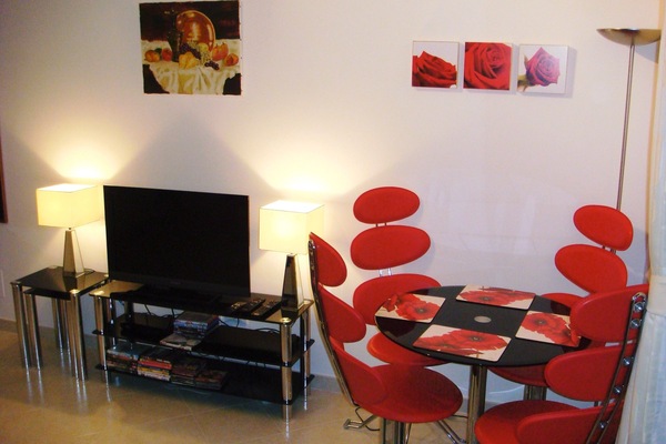 Inside view dining area with table and chaIrs and TV