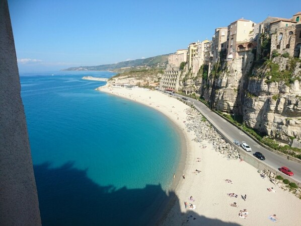 Beach nearby, sun loungers, beach towels - Stunning studio holiday apartment for 2/3 on resort, close to beach with 2 pools (Pizzo)