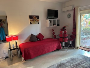 1 habitación, tabla de planchar con plancha, wifi gratis y ropa de cama 