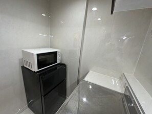 House, 3 Bedrooms, Non Smoking, City View | Private kitchen | Fridge, microwave, stovetop, electric kettle