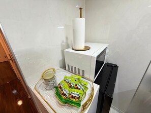 3 chambres, coffres-forts dans les chambres, bureau