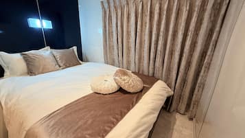 Hus, 3 soverom, ikke-røyk, byutsikt | 3 soverom, safe på rommet, skrivebord og strykejern/-brett