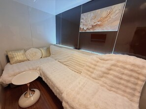 บ้านพัก, 3 ห้องนอน, ปลอดบุหรี่, วิวเมือง | 3 ห้ องนอน, ตู้นิรภัยในห้องพัก, โต๊ะทำงาน, เตารีด/โต๊ะรีดผ้า