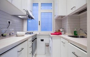 Refrigerador, horno, placa de cocina, lavavajillas