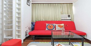 Perhesviitti, kylpyhuone makuuhuoneen yhteydessä (no daily housekeeping) | Oleskelualue | LCD-televisio