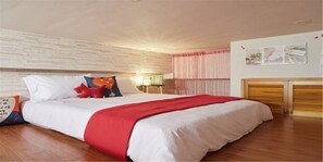 Luxury Loft, Accessible, Kitchenette (no daily housekeeping) | 1 bedroom, free WiFi - XiMenDing Sunny in Taipei (Taipei)
