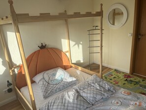 3 chambres, bureau, fer et planche à repasser, accès au Wi-Fi (inclus)