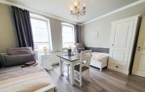 3 bedrooms, desk, iron/ironing board, travel cot - Town house in vintage style near Cologne Bonn Phantasialand Christmas market (Bornheim)