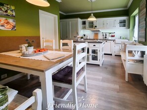 Dining - Town house in vintage style near Cologne Bonn Phantasialand Christmas market (Bornheim)