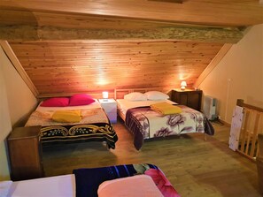3 Schlafzimmer, Schreibtisch, Bügeleisen/Bügelbrett, Reisekinderbett