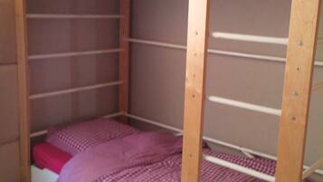 3 bedrooms, in-room safe, iron/ironing board, travel crib