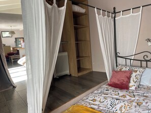 3 bedrooms, in-room safe, iron/ironing board, travel crib - Holiday home (up to 8 pers) with pool in absolutely fabulous environment! (Isolabona)