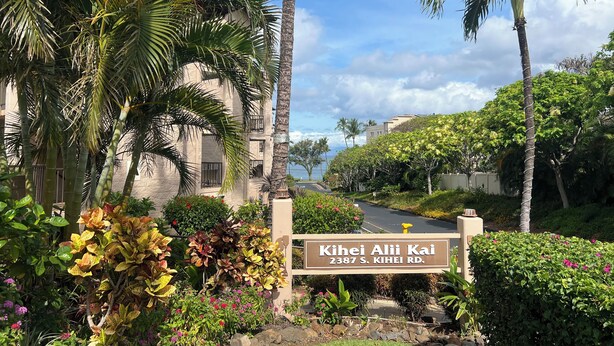 En skylt för Kihei Alii Kai, adress: 2387 S. KIHEI RD.