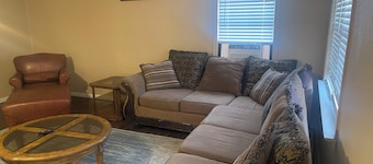 Spacious 4 Bedroom Vacation Home 6 Beds