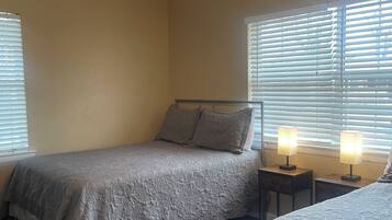 4 chambres, fer et planche à repasser, Wi-Fi, literie fournie