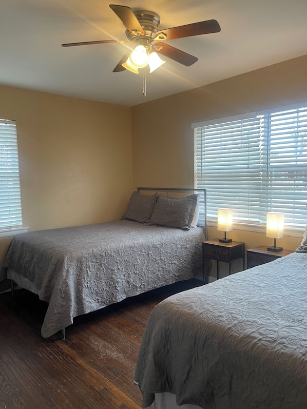4 bedrooms, iron/ironing board, WiFi, bed sheets