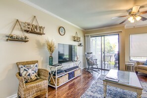 Smart-tv, dvd-afspiller, stereoanlæg